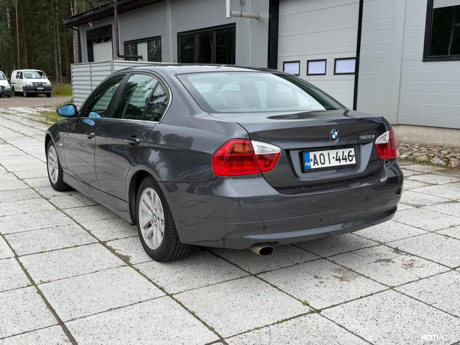 BMW 320 2008