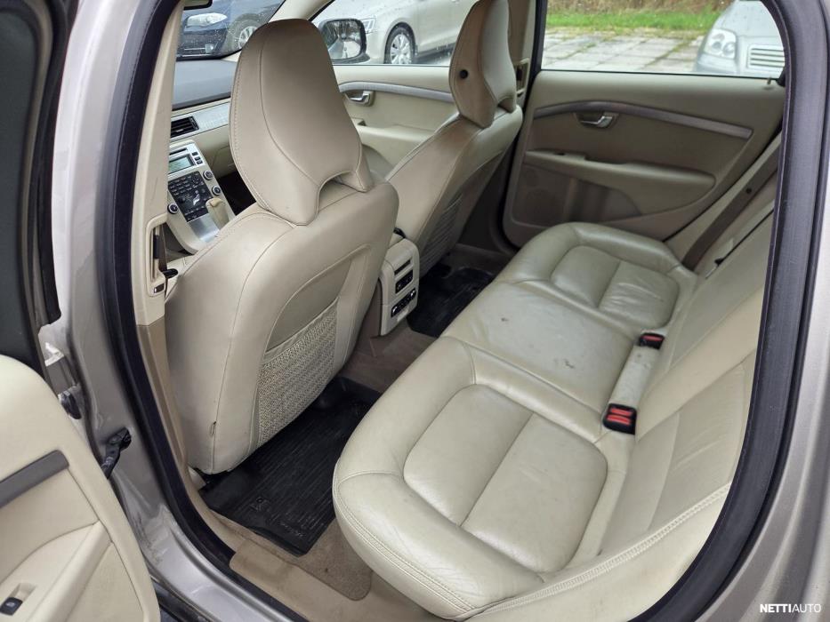 Volvo XC70 2010