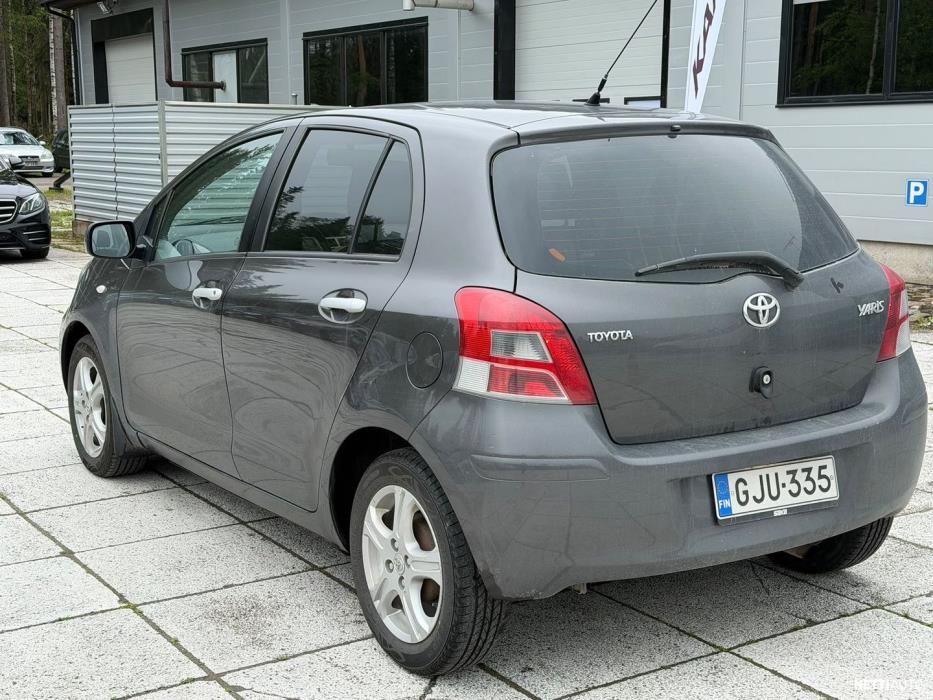 Toyota Yaris 2011