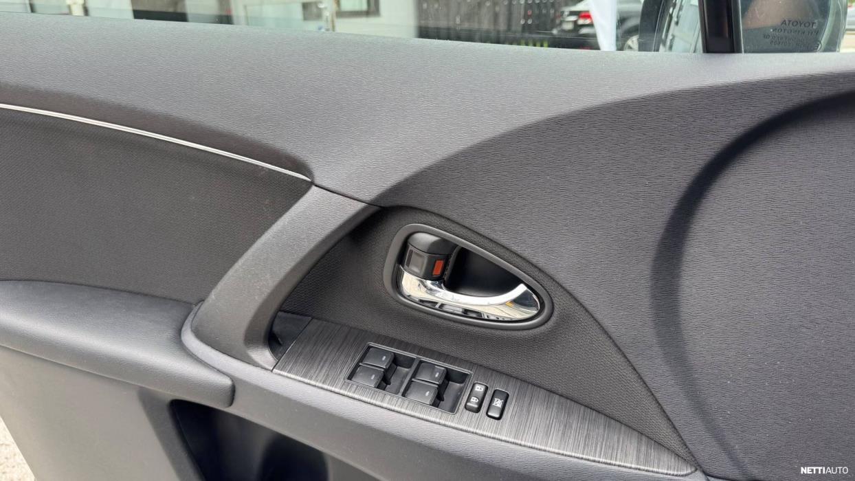 Toyota Avensis 2010