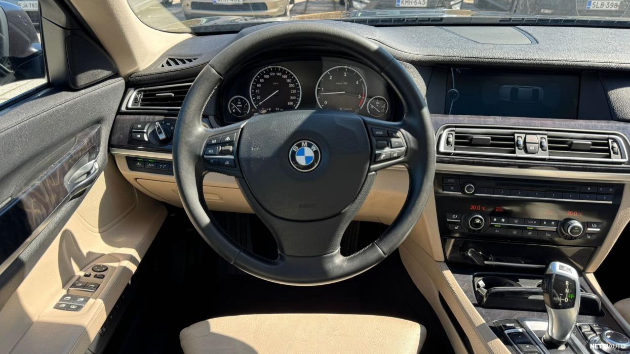 BMW 730 2010