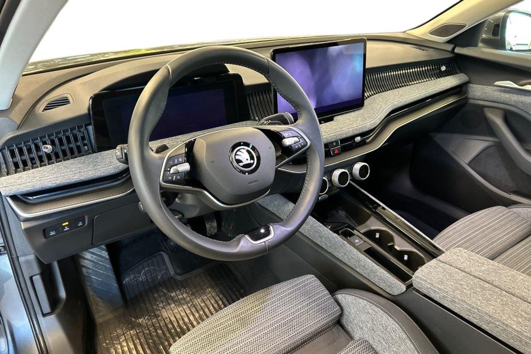 SKODA SUPERB 2025