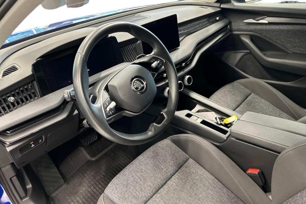 SKODA Superb 2025