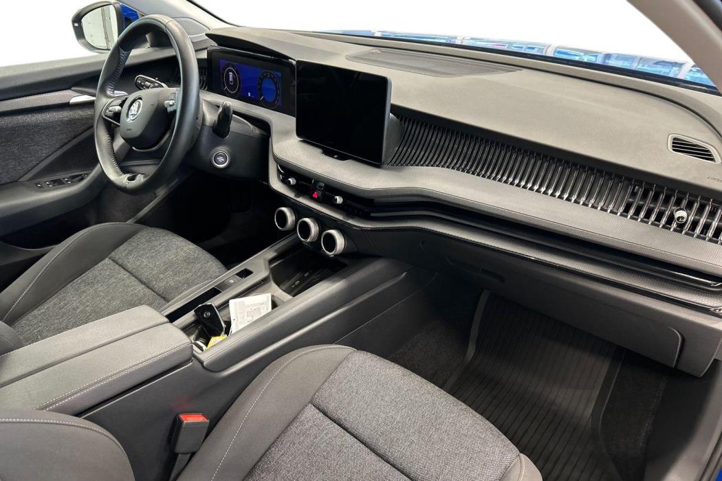 SKODA Superb 2025