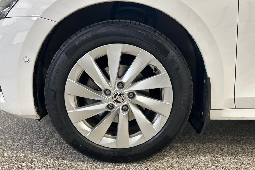 SKODA OCTAVIA 2025