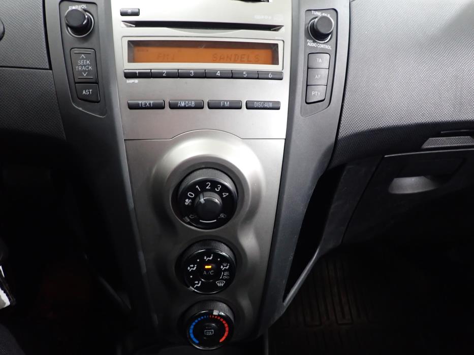 TOYOTA YARIS 2011