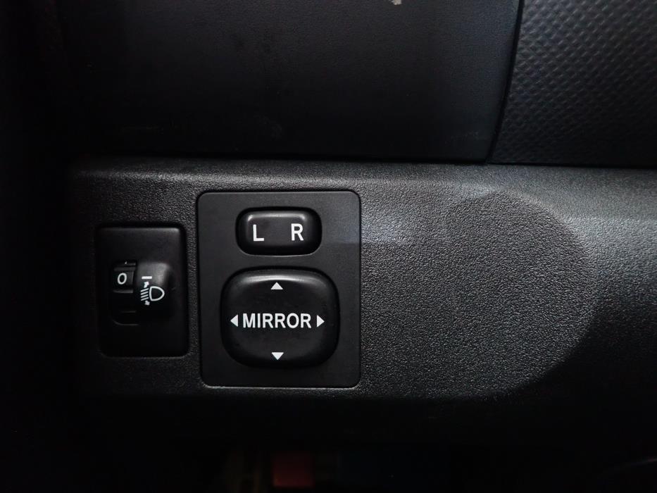 TOYOTA YARIS 2011