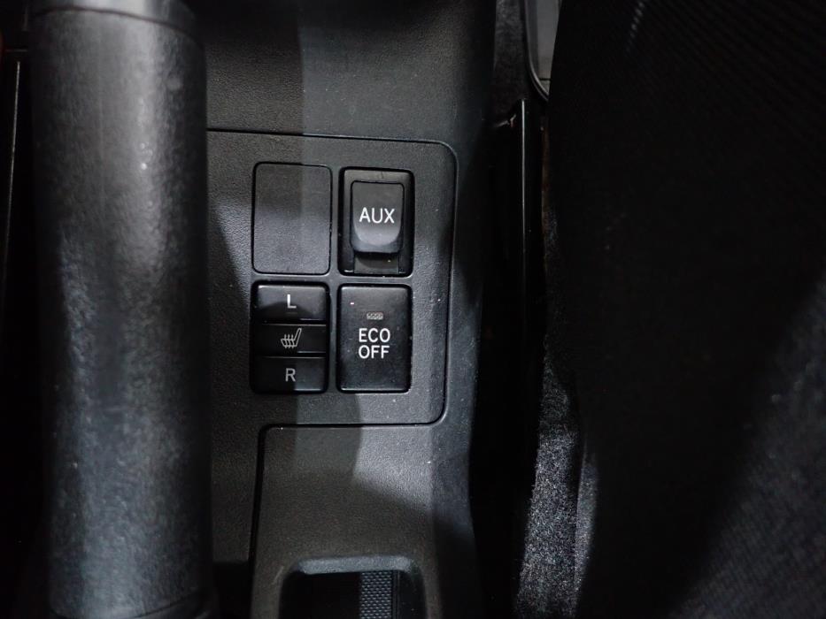 TOYOTA YARIS 2011