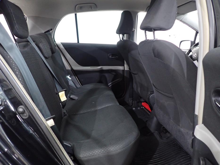 TOYOTA YARIS 2011