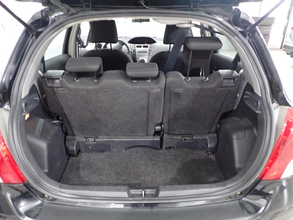 TOYOTA YARIS 2011