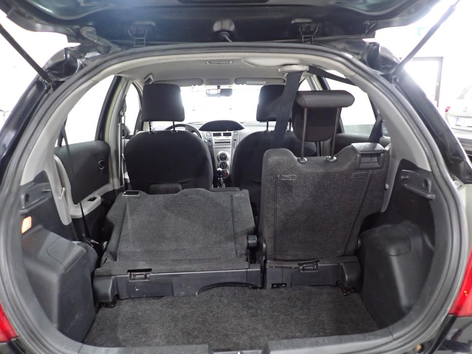 TOYOTA YARIS 2011