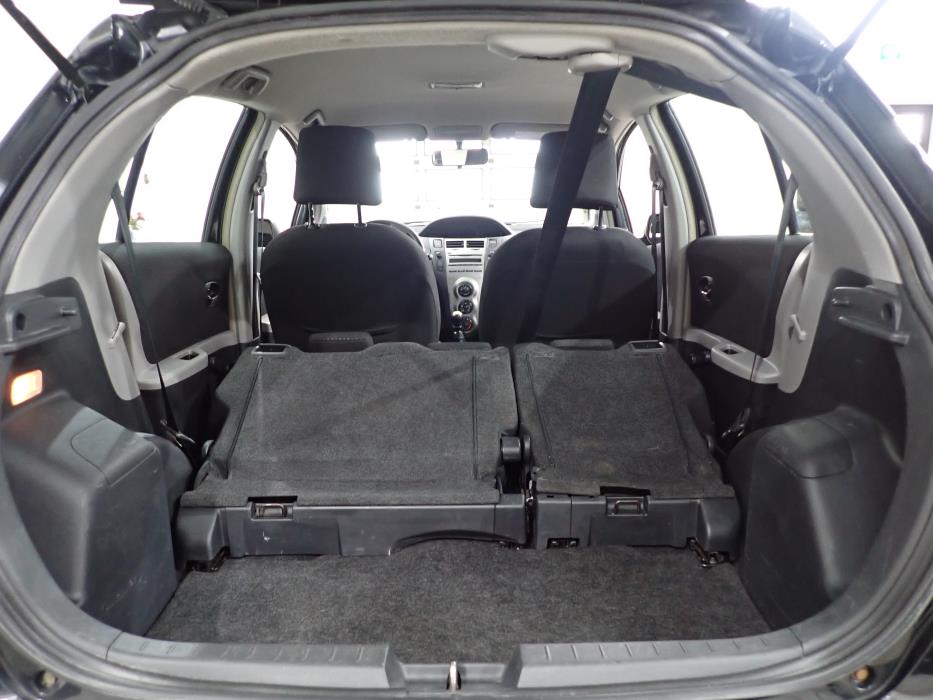 TOYOTA YARIS 2011