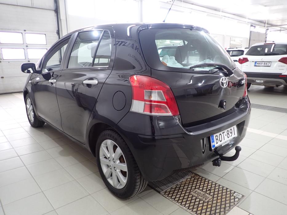 TOYOTA YARIS 2011
