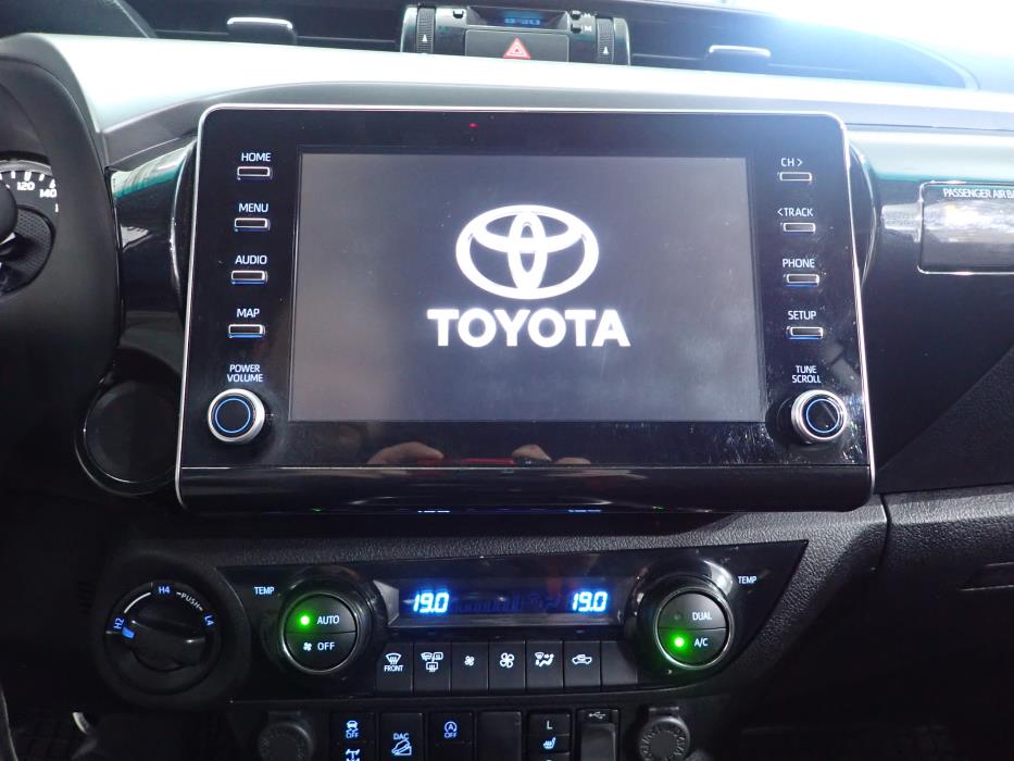 TOYOTA HILUX 2022