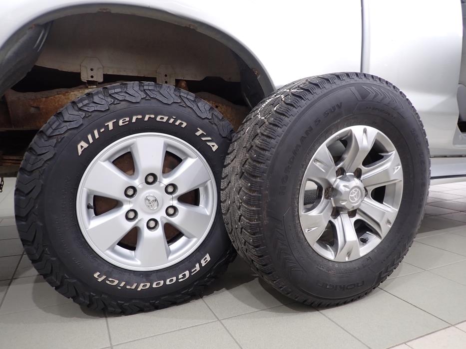 TOYOTA HILUX 2010