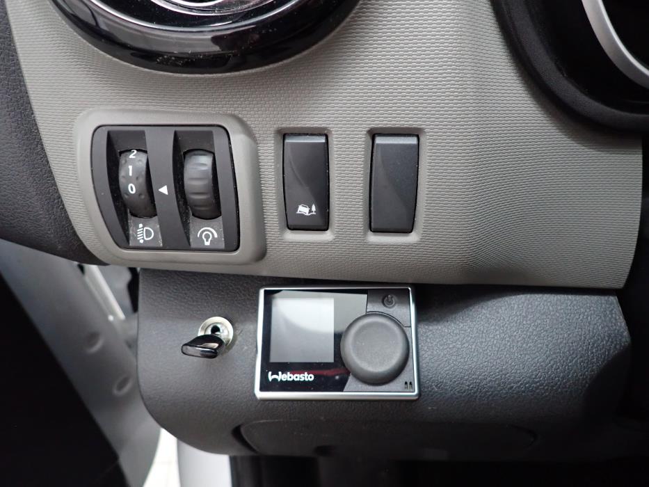 NISSAN NV300 2018