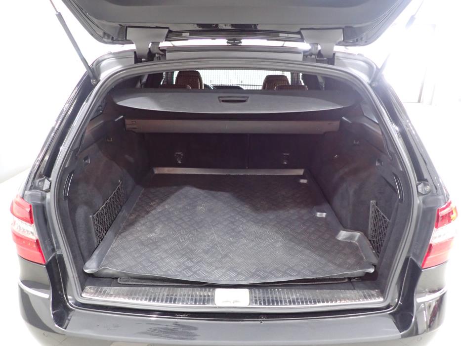MERCEDES-BENZ E 2011