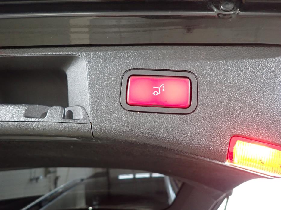 MERCEDES-BENZ E 2011
