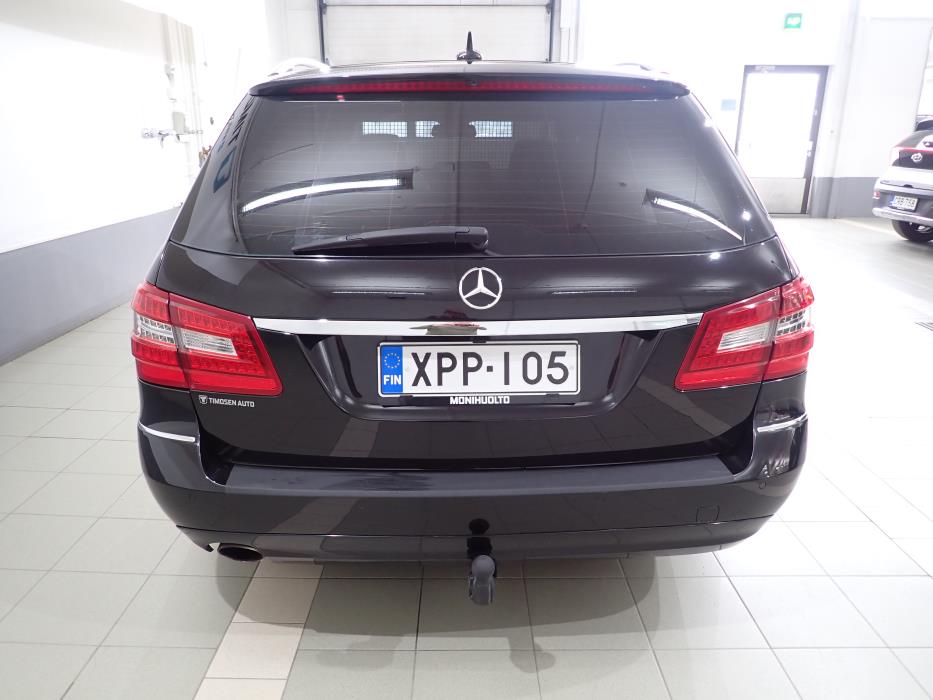 MERCEDES-BENZ E 2011
