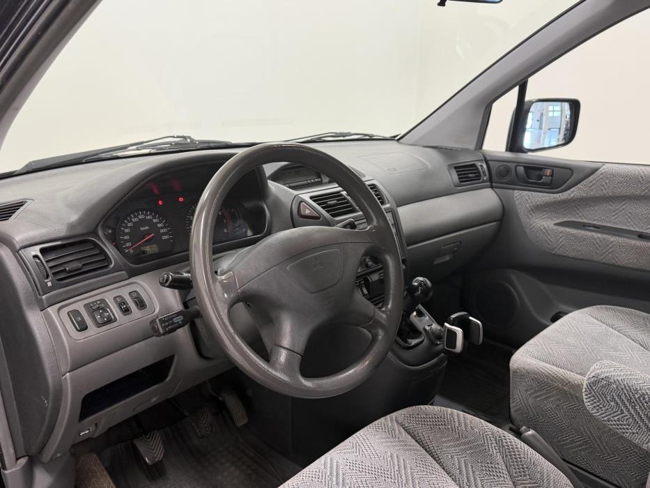 MITSUBISHI Space Wagon 2000