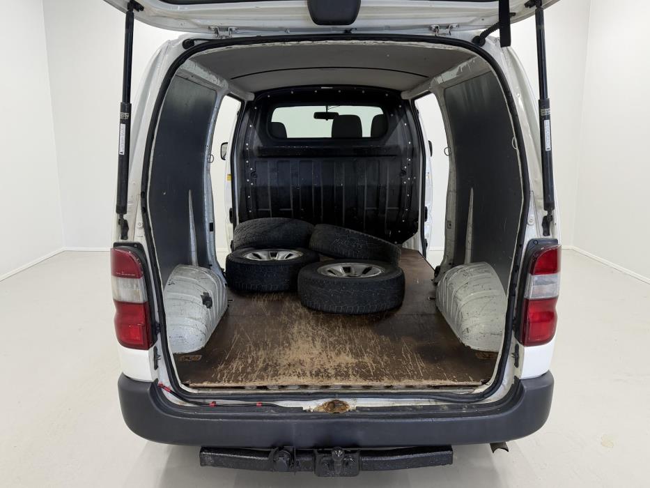 TOYOTA Hiace 2012