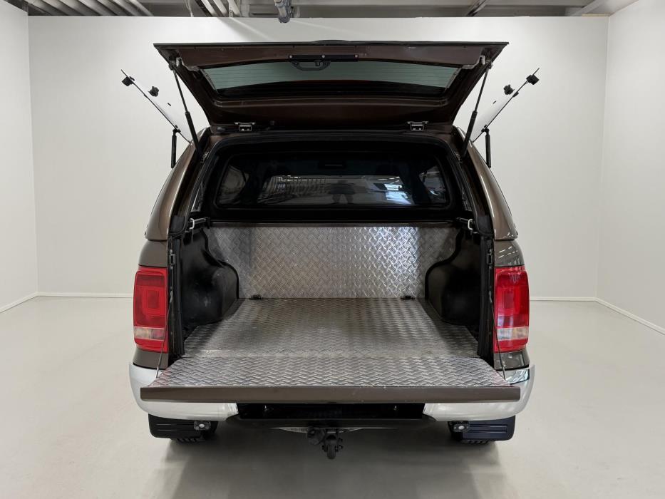VOLKSWAGEN Amarok 2012