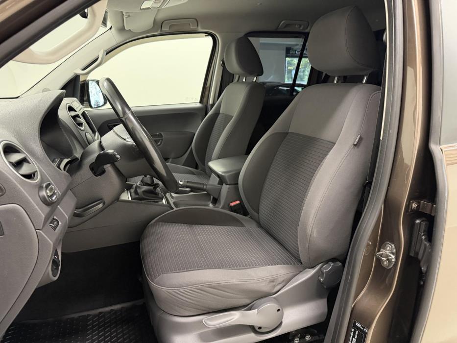 VOLKSWAGEN Amarok 2012