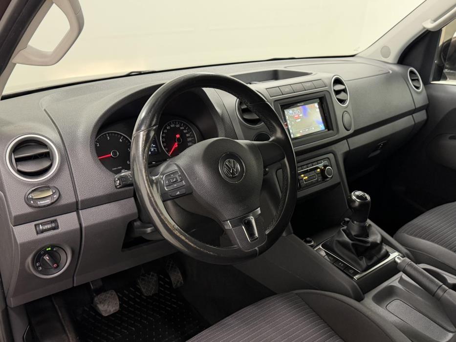 VOLKSWAGEN Amarok 2012