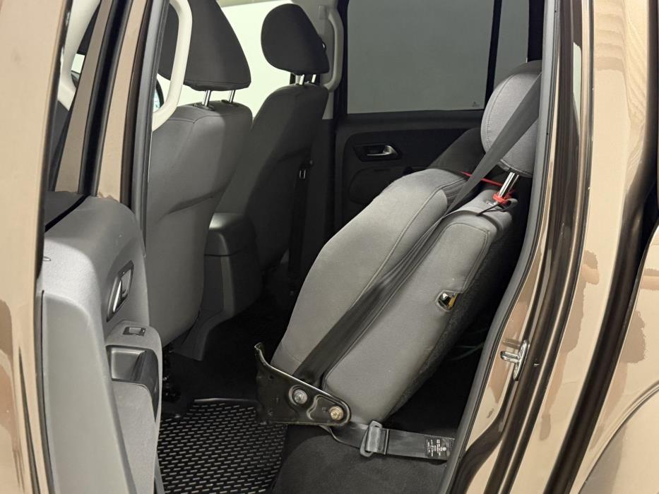 VOLKSWAGEN Amarok 2012
