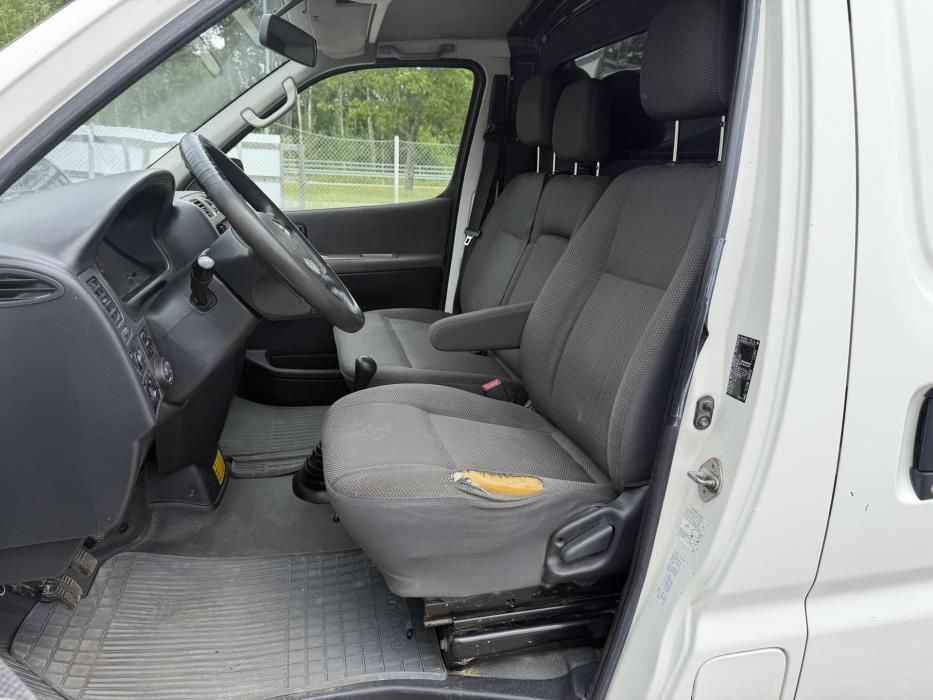TOYOTA Hiace 2012