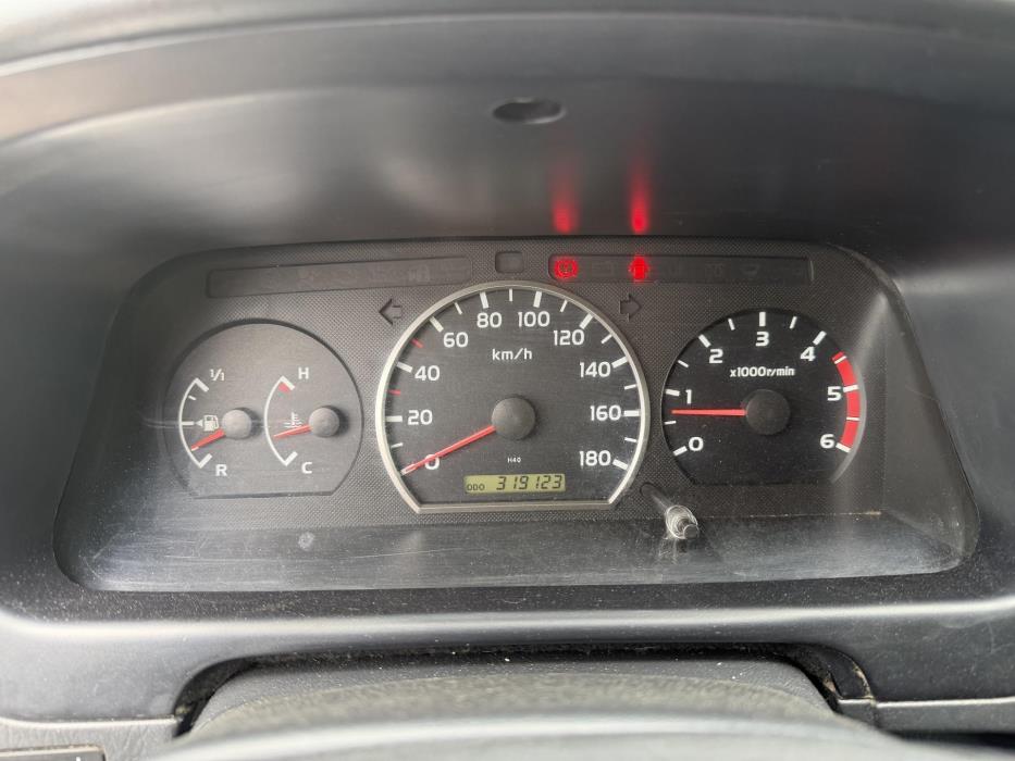 TOYOTA Hiace 2012