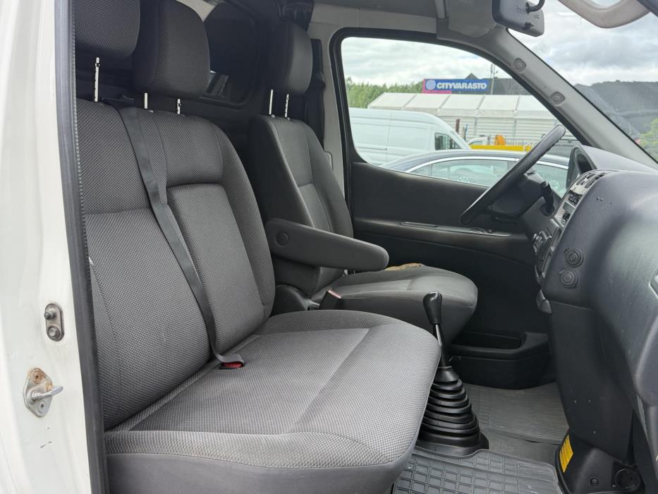 TOYOTA Hiace 2012