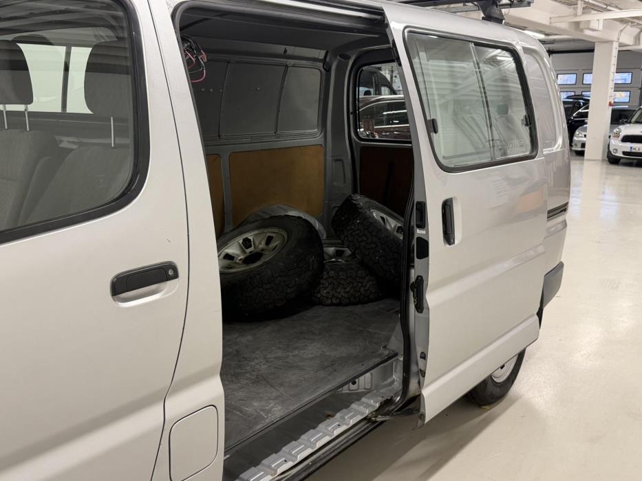TOYOTA Hiace 2005