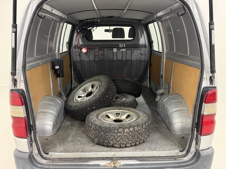 TOYOTA Hiace 2005