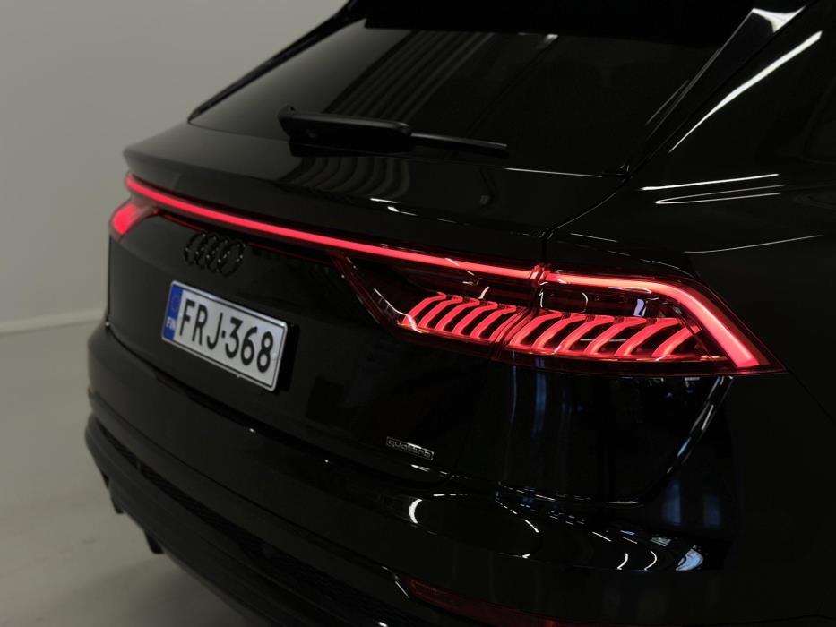 AUDI Q8 2023