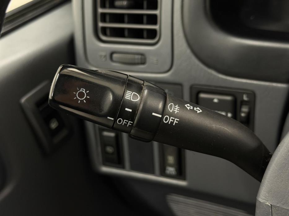 TOYOTA Hiace 2008