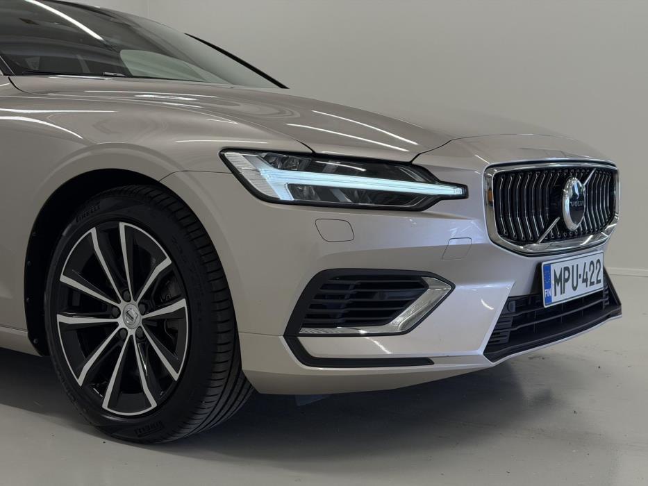 VOLVO V60 2024