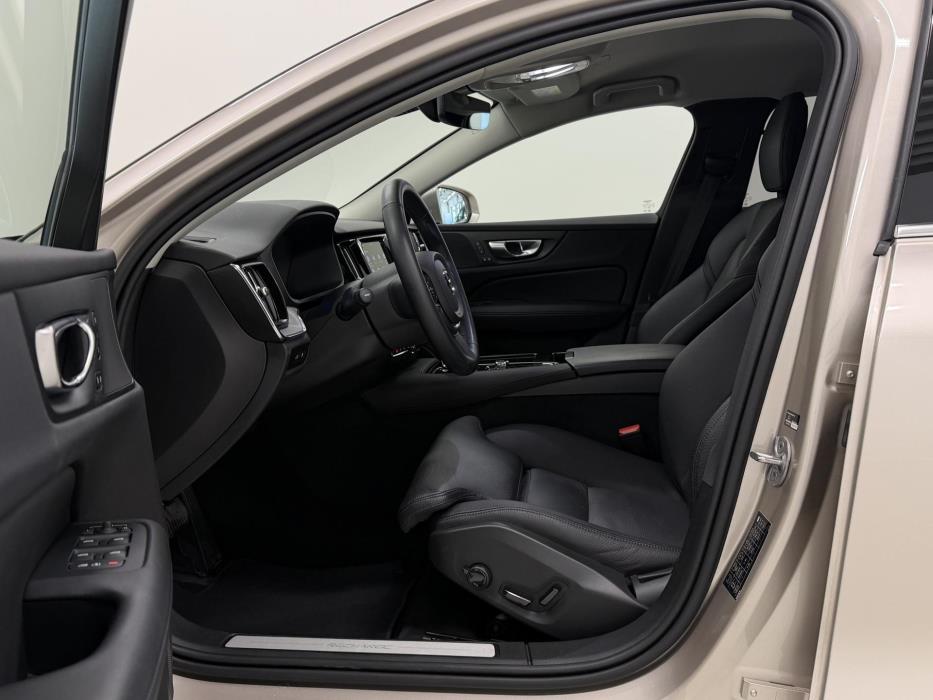 VOLVO V60 2024