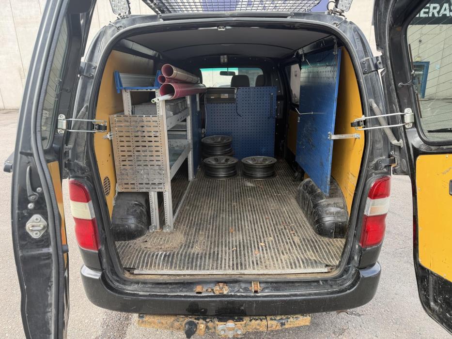 TOYOTA Hiace 2011