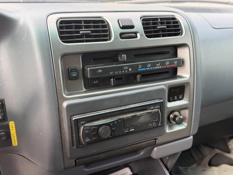 TOYOTA Hiace 2011
