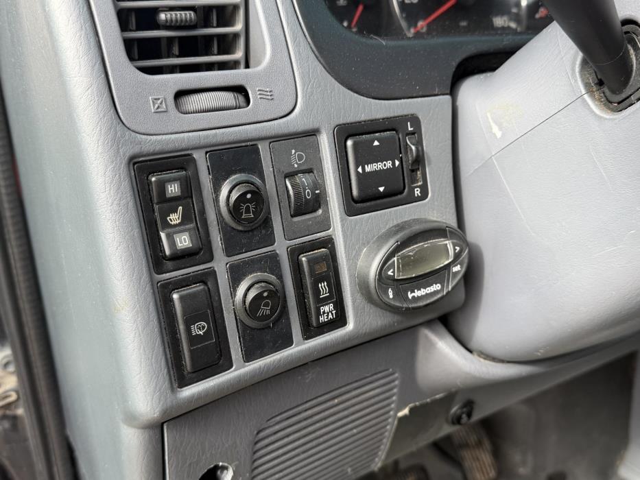 TOYOTA Hiace 2011