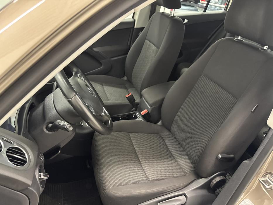VOLKSWAGEN Tiguan 2012