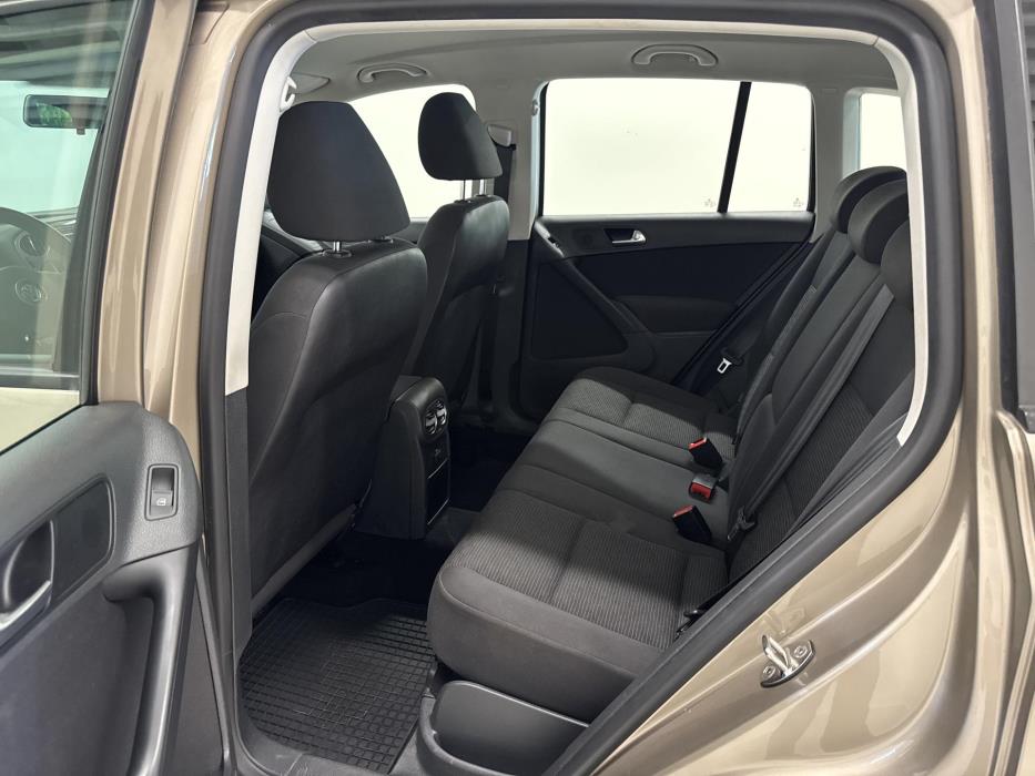 VOLKSWAGEN Tiguan 2012