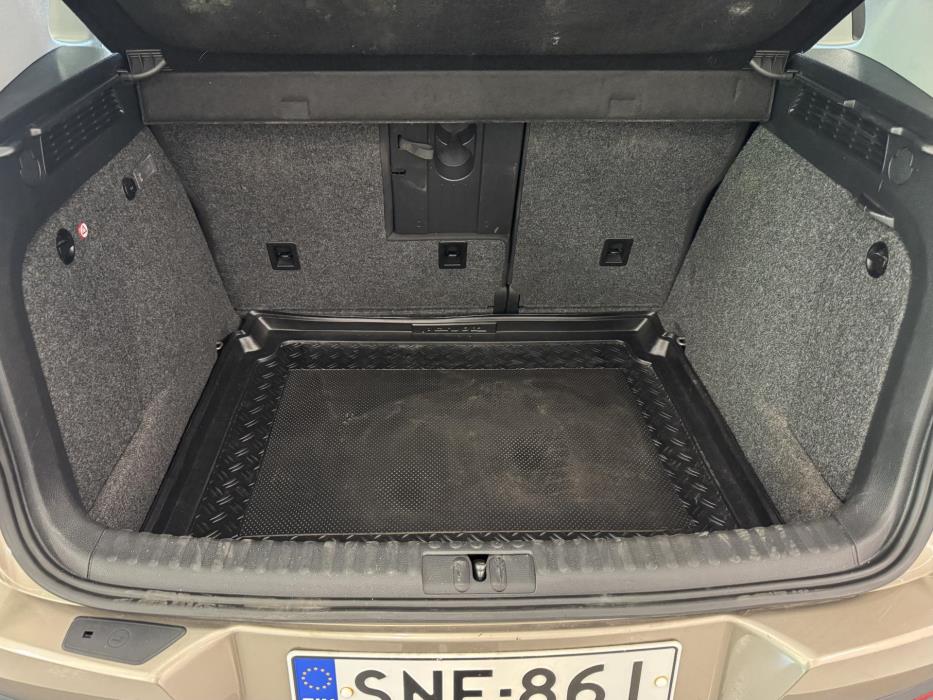 VOLKSWAGEN Tiguan 2012