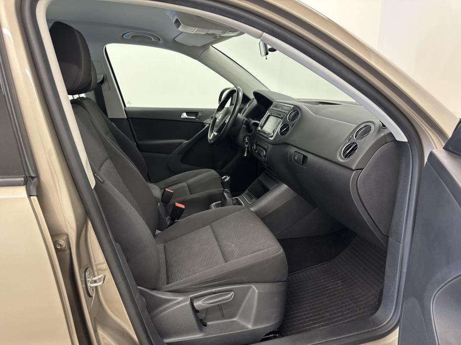VOLKSWAGEN Tiguan 2012