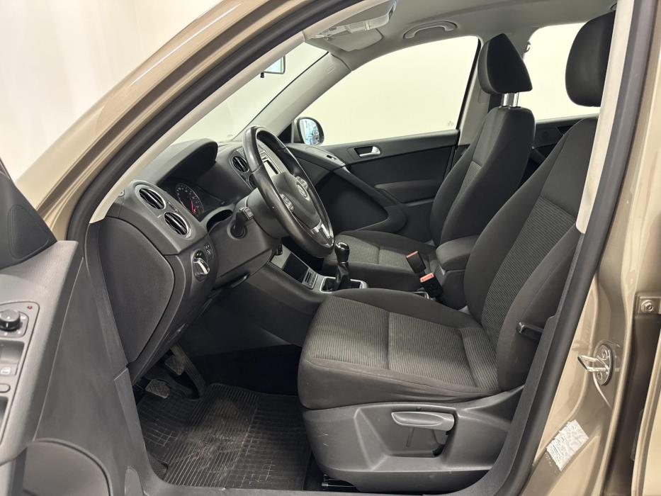 VOLKSWAGEN Tiguan 2012