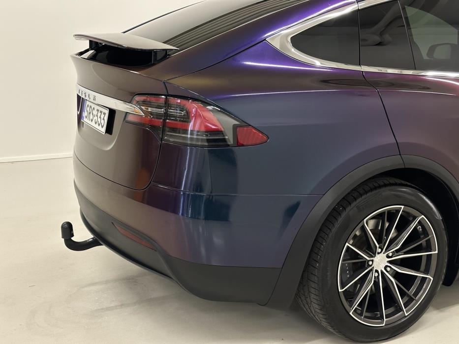 TESLA Model X 2021