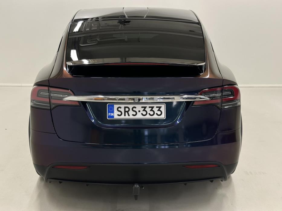 TESLA Model X 2021