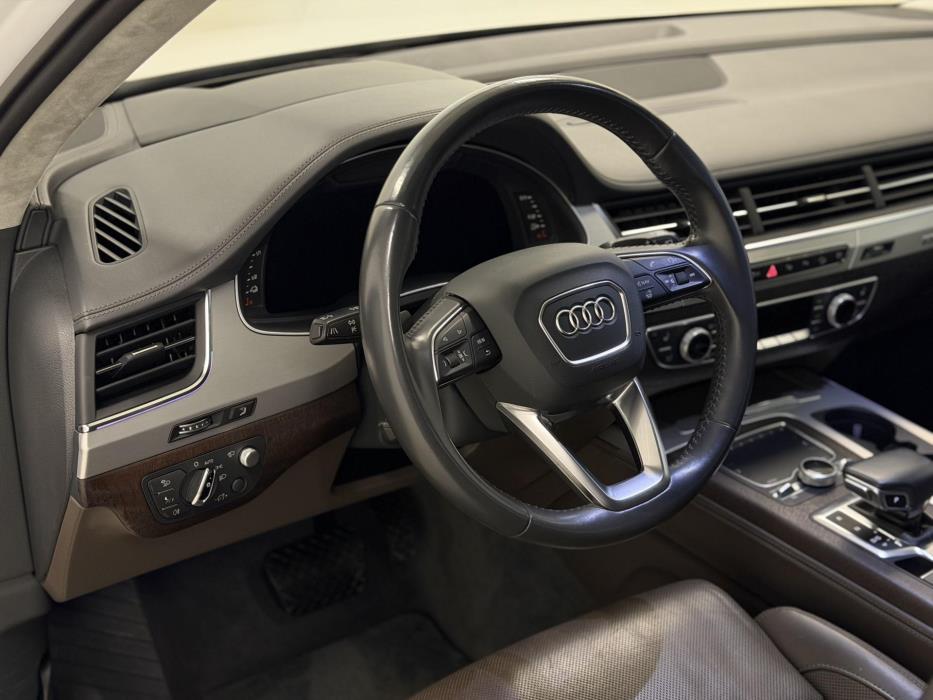 AUDI Q7 2018