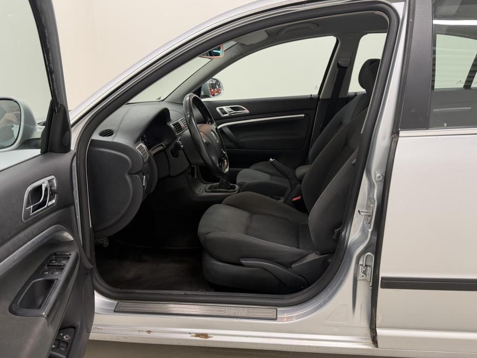 SKODA Superb 2008